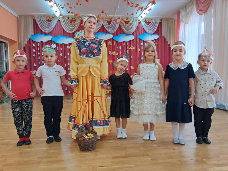 «Золотая осень!» музыкальное развлечение