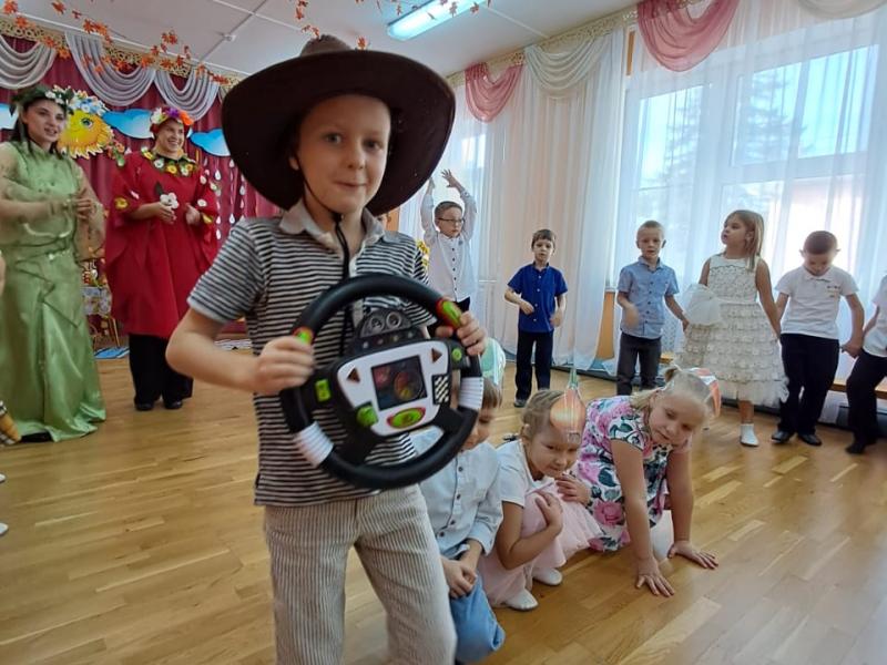 «Золотая осень!» музыкальное развлечение