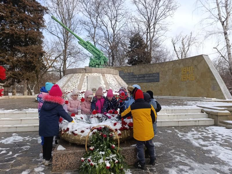 «Мемориальный комплекс воинам-зенитчикам, погибшим в боях с немецко-фашистскими захватчиками» возложение цветов 18.02.2025 год