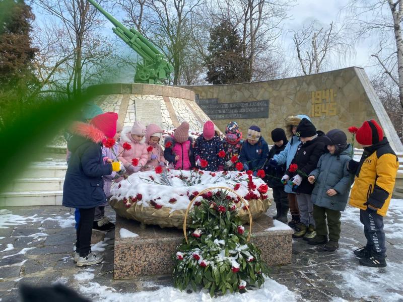 «Мемориальный комплекс воинам-зенитчикам, погибшим в боях с немецко-фашистскими захватчиками» возложение цветов 18.02.2025 год