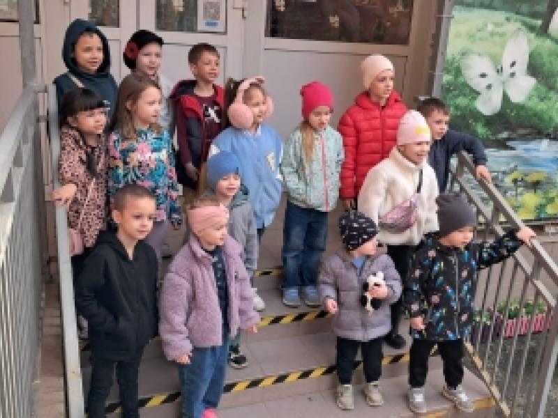 «Ах ярмарка, ярмарка как ты хороша, у русского народа широкая душа!»