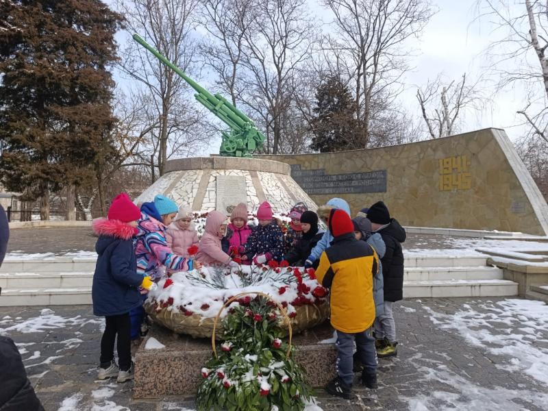 «Мемориальный комплекс воинам-зенитчикам, погибшим в боях с немецко-фашистскими захватчиками» возложение цветов 18.02.2025 год
