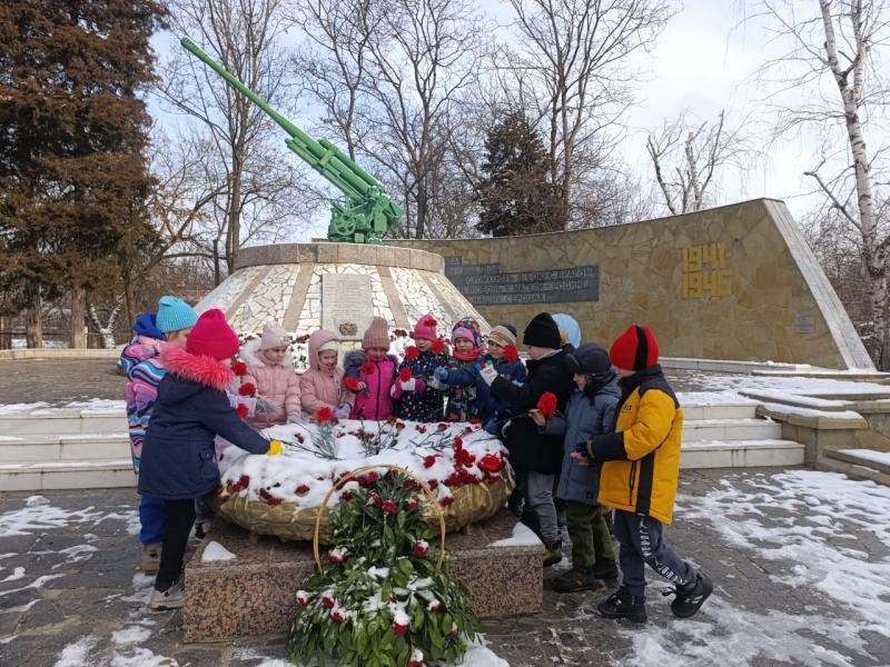 «Мемориальный комплекс воинам-зенитчикам, погибшим в боях с немецко-фашистскими захватчиками» возложение цветов 18.02.2025 год