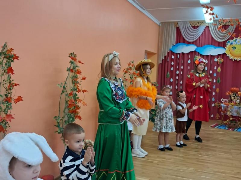 «Золотая осень!» музыкальное развлечение