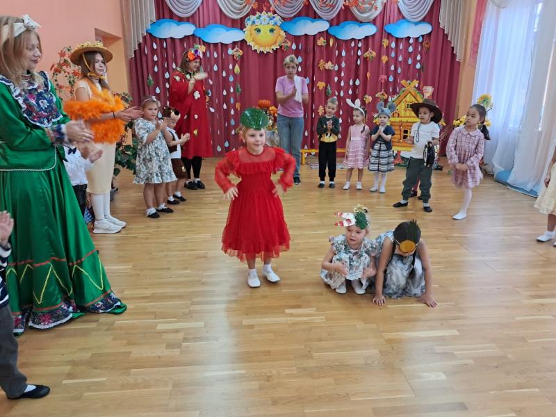 «Золотая осень!» музыкальное развлечение