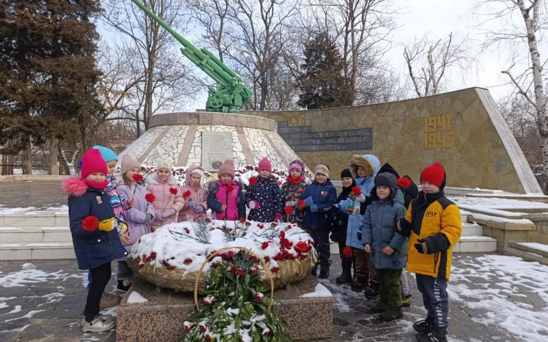 «Мемориальный комплекс воинам-зенитчикам, погибшим в боях с немецко-фашистскими захватчиками» возложение цветов 18.02.2025 год